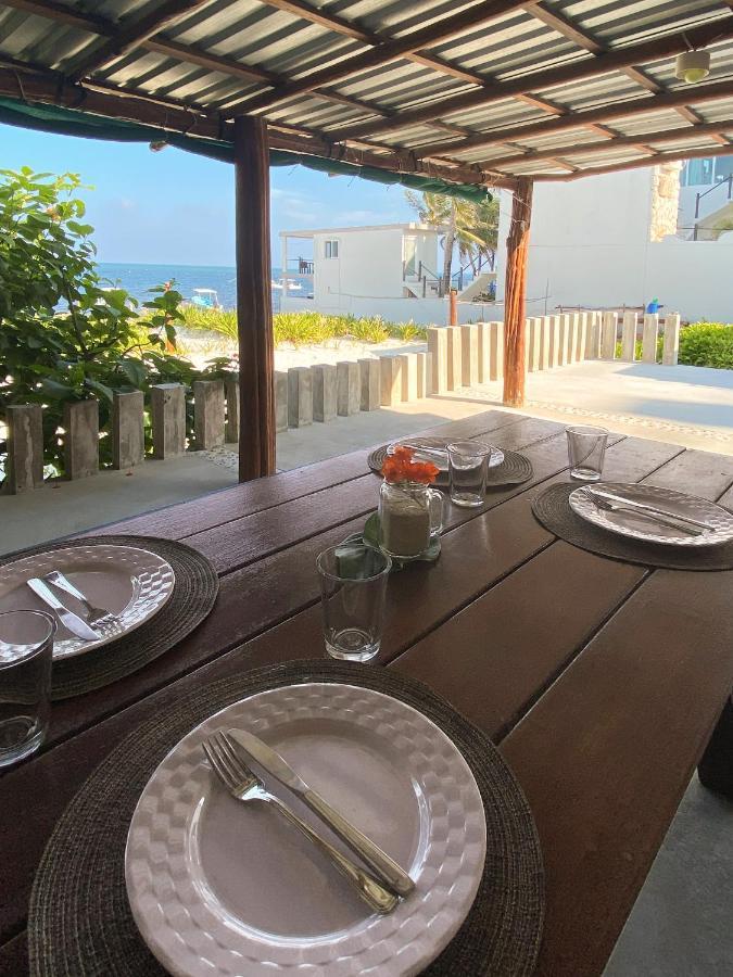 Casa Lucia Beachfront بويرتو موريلوس المظهر الخارجي الصورة
